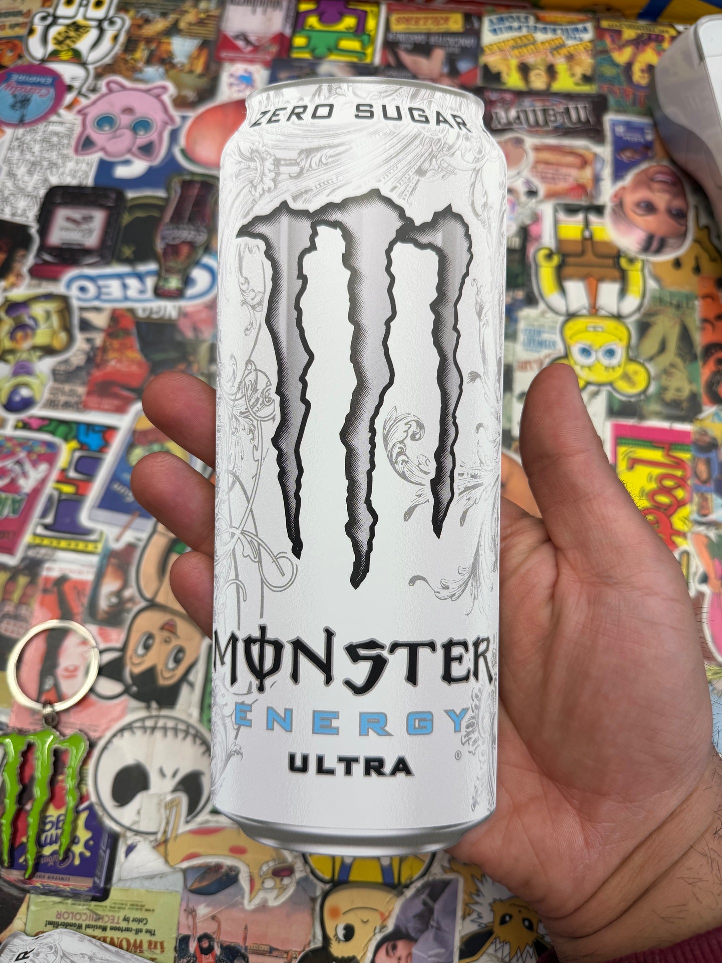 GRATIS MONSTER WHITE STICKER BIJ BESTELLEN VAN 4 MONSTER BLIKKEN [1x PER KLANT]